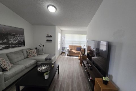 Снять в аренду кондоминиум в Санрайз, Флорида 2 спальни, 89.65м2, № 2005053 - фото 7