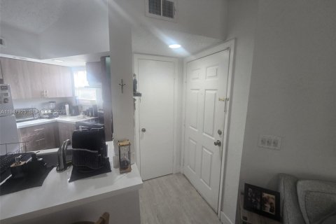 Снять в аренду кондоминиум в Санрайз, Флорида 2 спальни, 89.65м2, № 2005053 - фото 5