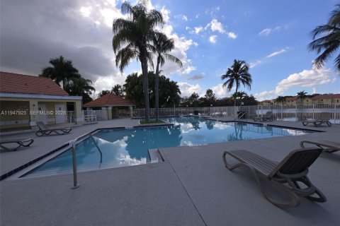 Снять в аренду кондоминиум в Санрайз, Флорида 2 спальни, 89.65м2, № 2005053 - фото 19