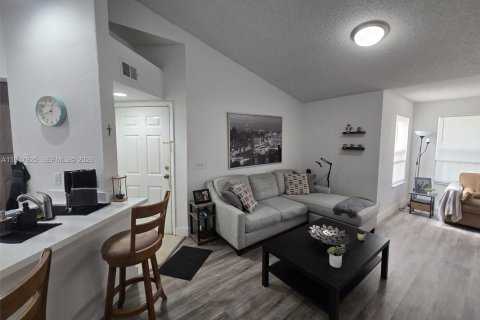 Снять в аренду кондоминиум в Санрайз, Флорида 2 спальни, 89.65м2, № 2005053 - фото 3