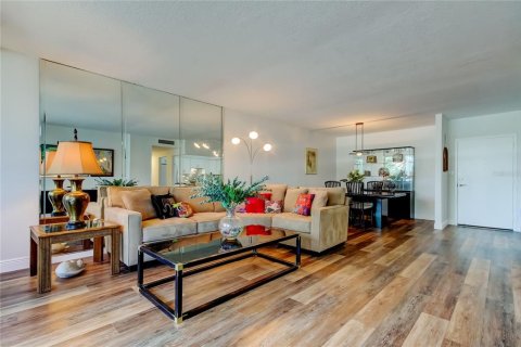 Condominio en venta en Clearwater, Florida, 1 dormitorio, 93.83 m2 № 1877313 - foto 2