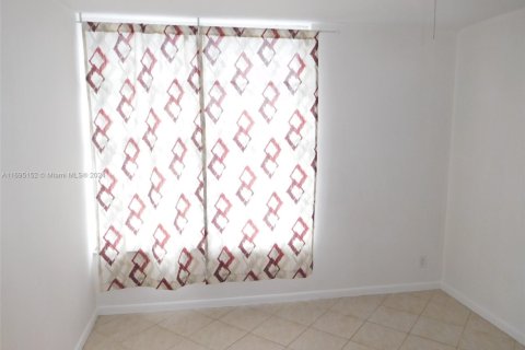 Купить кондоминиум в Холливуд, Флорида 3 спальни, 144.28м2, № 1933808 - фото 7