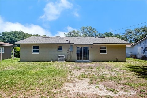 House in Apopka, Florida 3 bedrooms, 93.83 sq.m. № 1744893 - photo 12