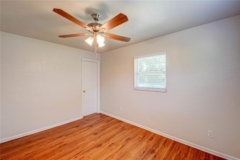 House in Apopka, Florida 3 bedrooms, 93.83 sq.m. № 1744893 - photo 2