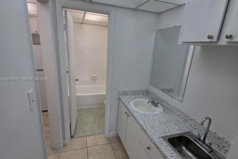 Купить кондоминиум в Хайалиа, Флорида 1 спальня, 35.49м2, № 2091140 - фото 3