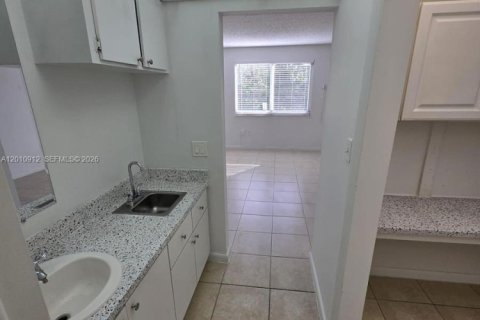 Купить кондоминиум в Хайалиа, Флорида 1 спальня, 35.49м2, № 2091140 - фото 4