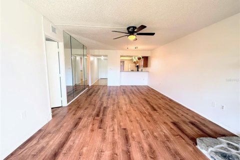 Copropriété à louer à Oldsmar, Floride: 2 chambres, 101.64 m2 № 1516843 - photo 9