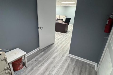 Propiedad comercial en alquiler en Jacksonville, Florida № 1525182 - foto 3
