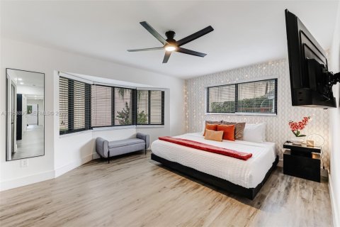 Villa ou maison à vendre à Miami, Floride: 6 chambres, 243.22 m2 № 2055539 - photo 28