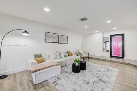 Villa ou maison à vendre à Miami, Floride: 6 chambres, 243.22 m2 № 2055539 - photo 30