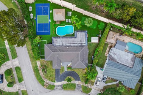 Villa ou maison à vendre à Miami, Floride: 6 chambres, 243.22 m2 № 2055539 - photo 3