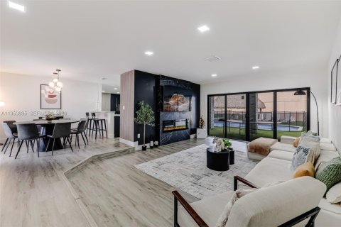 Villa ou maison à vendre à Miami, Floride: 6 chambres, 243.22 m2 № 2055539 - photo 12