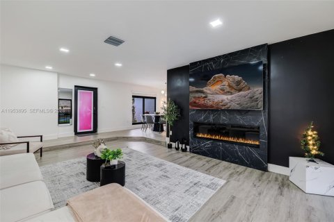 Villa ou maison à vendre à Miami, Floride: 6 chambres, 243.22 m2 № 2055539 - photo 5