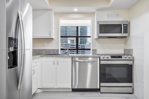 Condo in Hallandale Beach, Florida, 2 bedrooms  № 1788635 - photo 8