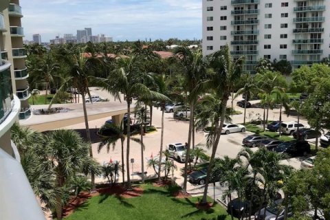 Condominio en Sunny Isles Beach, Florida, 2 dormitorios № 1943306