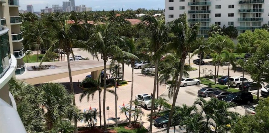 Condominio en Sunny Isles Beach, Florida, 2 dormitorios  № 1943306