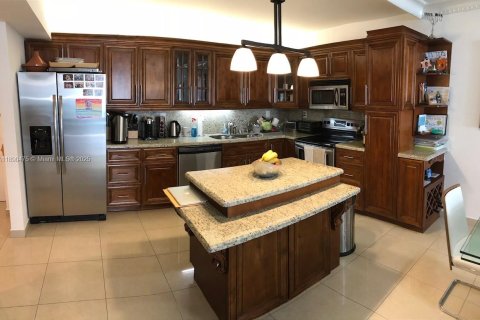 Condominio en venta en Sunny Isles Beach, Florida, 2 dormitorios, 142.79 m2 № 1943306 - foto 2