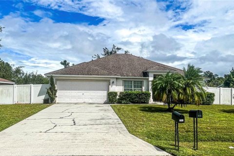 House in Poinciana, Florida 3 bedrooms, 165.83 sq.m. № 1807305 - photo 2