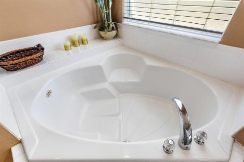 Casa en venta en Kissimmee, Florida, 7 dormitorios, 267.65 m2 № 1886870 - foto 23