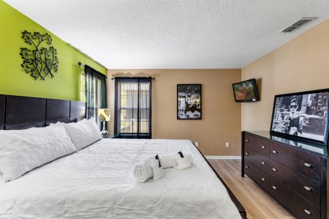 Casa en venta en Kissimmee, Florida, 7 dormitorios, 267.65 m2 № 1886870 - foto 8