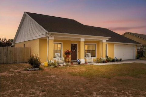House in Orlando, Florida 3 bedrooms, 138.98 sq.m. № 2139719