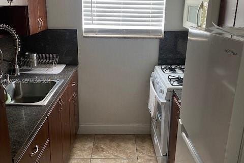 Copropriété à louer à Miami Beach, Floride: 41.06 m2 № 1989106 - photo 2