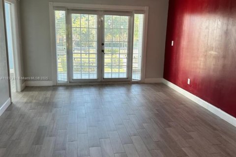 Condo in Pembroke Pines, Florida, 2 bedrooms  № 2038004 - photo 12