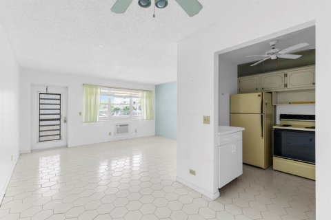 Купить кондоминиум в Дирфилд-Бич, Флорида 3 комнаты, 54.91м2, № 2245478 - фото 10