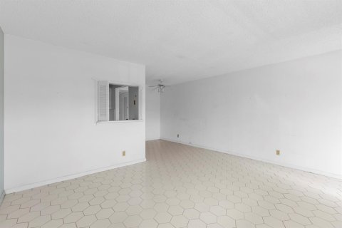 Купить кондоминиум в Дирфилд-Бич, Флорида 3 комнаты, 54.91м2, № 2245478 - фото 6