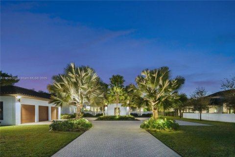 Купить виллу или дом в Пайнкрест, Флорида 5 спален, 565.87м2, № 2020593 - фото 2