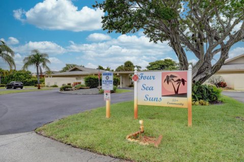 Condo in Boynton Beach, Florida, 1 bedroom  № 994182 - photo 1
