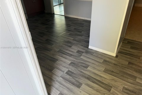 Appartement à louer à Opa-locka, Floride: 2 chambres № 2267979 - photo 28