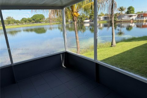 Appartement à louer à Opa-locka, Floride: 2 chambres № 2267979 - photo 5