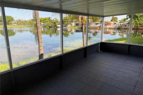 Appartement à louer à Opa-locka, Floride: 2 chambres № 2267979 - photo 2