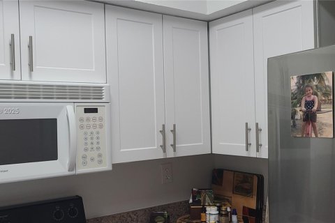 Снять в аренду кондоминиум в Пемброк-Пайнс, Флорида 1 спальня, 64.1м2, № 1967951 - фото 11