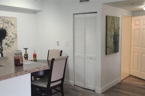 Снять в аренду кондоминиум в Пемброк-Пайнс, Флорида 1 спальня, 64.1м2, № 1967951 - фото 3