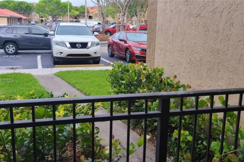 Снять в аренду кондоминиум в Пемброк-Пайнс, Флорида 1 спальня, 64.1м2, № 1967951 - фото 19