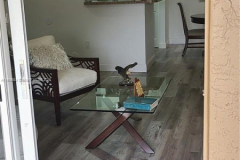 Снять в аренду кондоминиум в Пемброк-Пайнс, Флорида 1 спальня, 64.1м2, № 1967951 - фото 17