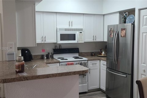 Снять в аренду кондоминиум в Пемброк-Пайнс, Флорида 1 спальня, 64.1м2, № 1967951 - фото 5