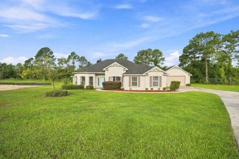 Villa ou maison à Silver Springs Shores, Floride 3 chambres, 208.38 m2 № 2354428