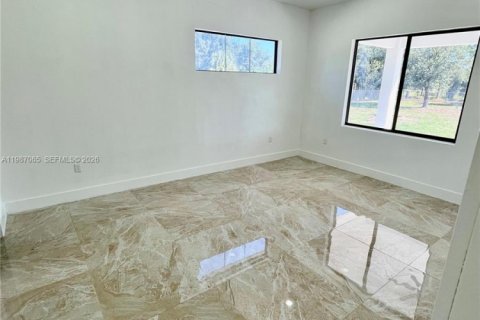 Снять в аренду виллу или дом в Клуистон, Флорида 4 спальни, 174.84м2, № 2047701 - фото 30