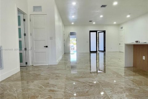 Снять в аренду виллу или дом в Клуистон, Флорида 4 спальни, 174.84м2, № 2047701 - фото 23