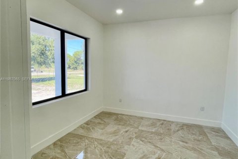 Снять в аренду виллу или дом в Клуистон, Флорида 4 спальни, 174.84м2, № 2047701 - фото 26