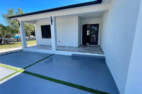 Снять в аренду виллу или дом в Клуистон, Флорида 4 спальни, 174.84м2, № 2047701 - фото 10