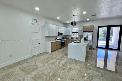 Снять в аренду виллу или дом в Клуистон, Флорида 4 спальни, 174.84м2, № 2047701 - фото 19