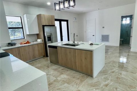 Снять в аренду виллу или дом в Клуистон, Флорида 4 спальни, 174.84м2, № 2047701 - фото 25