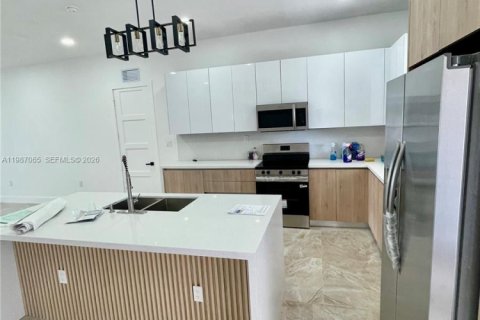 Снять в аренду виллу или дом в Клуистон, Флорида 4 спальни, 174.84м2, № 2047701 - фото 6