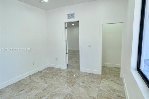 Снять в аренду виллу или дом в Клуистон, Флорида 4 спальни, 174.84м2, № 2047701 - фото 28