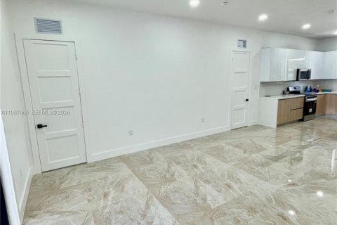 Снять в аренду виллу или дом в Клуистон, Флорида 4 спальни, 174.84м2, № 2047701 - фото 24