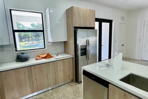 Снять в аренду виллу или дом в Клуистон, Флорида 4 спальни, 174.84м2, № 2047701 - фото 22